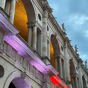 residenza-ofelia-vicenza.hotelinveneto.com/